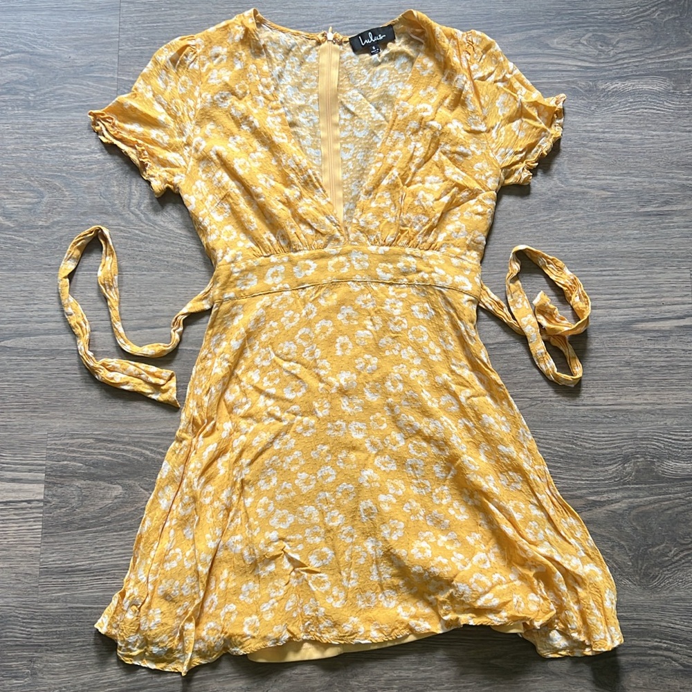Lulu’s yellow mustard dress
